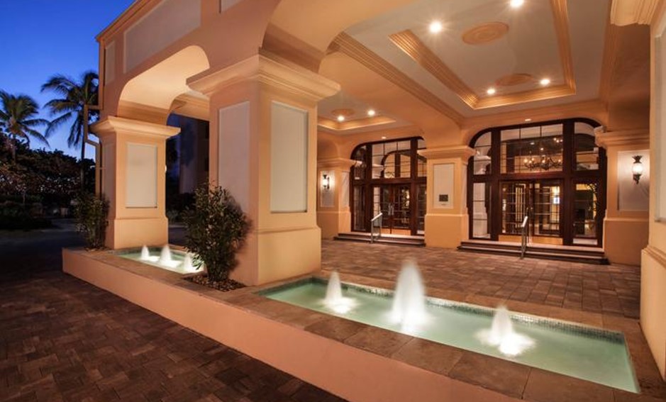 Jupiter Beach Resort & Spa